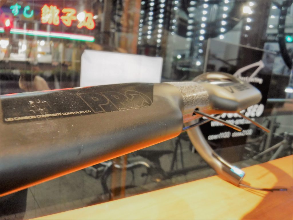 PRO VIBE カーボンハンドル フィジーク R1 BAR FLY 3点セット