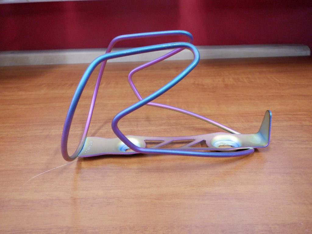 スパカズ SUPACAZ チタン ボトルケージ オイルスリック　２個セット Amazon | Supacaz (スパカズ) サイクリング ボトル ケージ - Fly